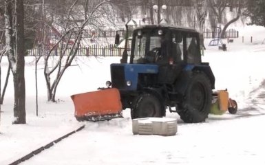 Украину продолжает заносить снегом: опубликовано видео