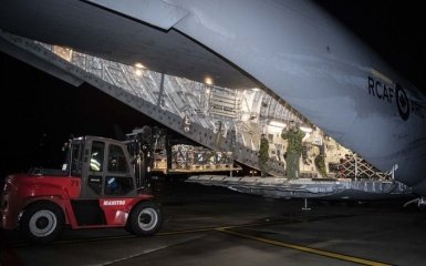 В Украину прибыл новый самолет с военной помощью от Канады