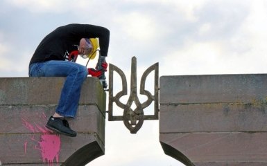 В Польше разобрали памятник воинам УПА: опубликованы фото