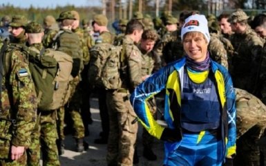 На это стоит посмотреть: президент Эстонии осуществила марш-бросок с военными