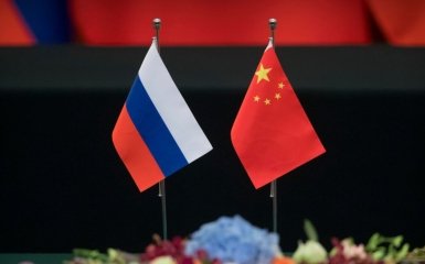 Прапори РФ та Китаю