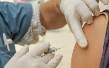 В США оголосили про оперативний початок масової вакцинації проти коронавірусу