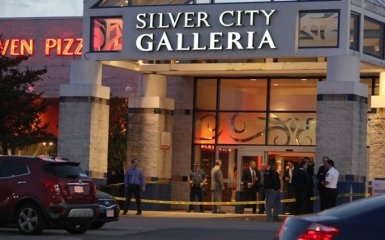 В США мужчина с ножом устроил резню в торговом центре: появились видео