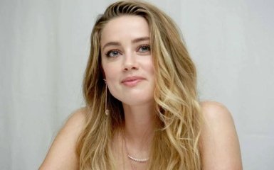 Колишня коханка Джонні Деппа та Ілона Маска знайшла нового бойфренда - перші фото