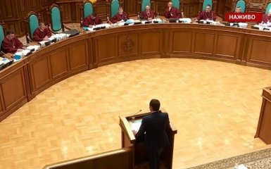 Розпуск Ради: Зеленський неочікувано покинув залу засідання Конституційного суду