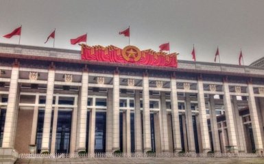 Китай призывает к переговорам и снятию санкций с России – CNN
