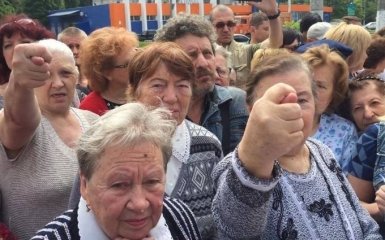 Соцмережі розвеселили дулі "Правому сектору" від пенсіонерів Одеси: з'явилися фото