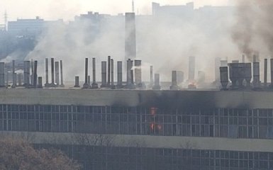 Масштабный пожар на заводе в Харькове: появились новые подробности, фото и видео