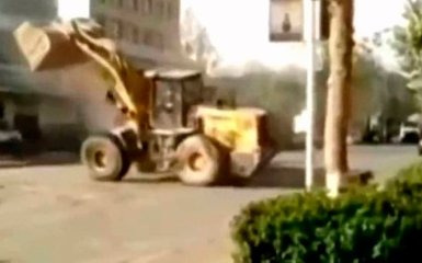 В Китае произошла битва на бульдозерах: опубликовано видео