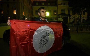 У Росії радикали атакували посольство України: з'явилися відео та фото