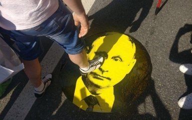Царю пора на пенсию: в России продолжаются митинги против пенсионной реформы