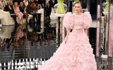 Дочь Деппа закрыла показ Chanel на Неделе моды в Париже: фото и видео новой коллекции