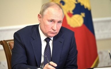 Путін з трьох аеродромів перекидає війська в Казахстан