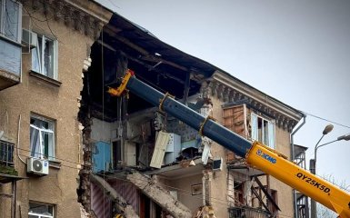 Рятувальники досі шукають людей під завалами