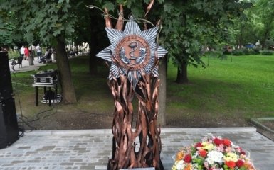 В окупованому Донецьку поставили новий пропагандистський пам'ятник: опубліковані фото
