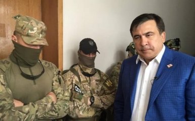 Саакашвили назвал людей Луценко швалью: новые фото и видео резонансного обыска в Одессе