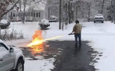 Американець придумав оригінальний спосіб боротьби зі снігом: опубліковано приголомшливе відео