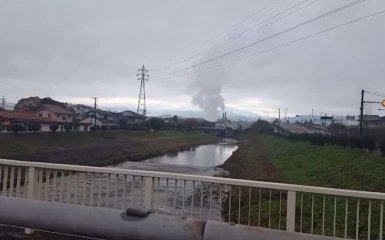 В Японии у Фукусимы произошло землетрясение и цунами: появились видео