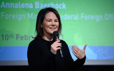 Burbock calls for immediate increased aid to Ukraine