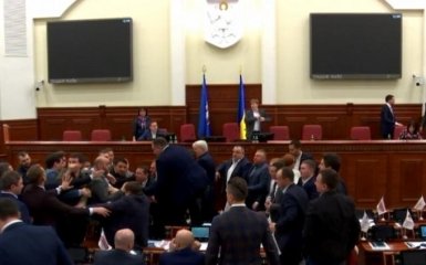 Драка депутатов в Киевсовете: появилось видео инцидента