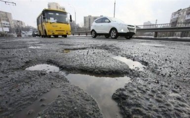 Укравтодор решил больше не закладывать ямы на дорогах