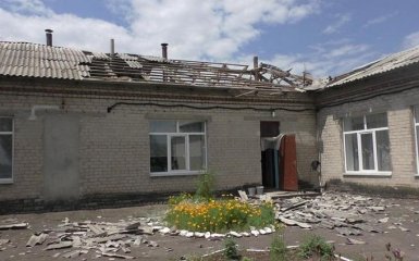 Обстрел боевиками ДНР села: появились фото разбомбленного детского сада