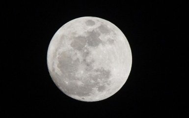 Землян поразила рекордно огромная Луна: появились фото и видео