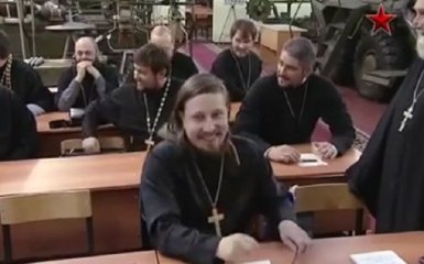 Російські священики вчаться стріляти: мережу шокувало відео