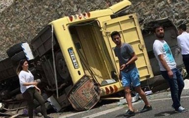 У Туреччині розбився автобус з туристами, багато загиблих: з'явилися фото і відео