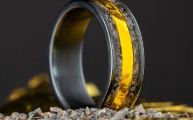 Кольцо из лунных камней