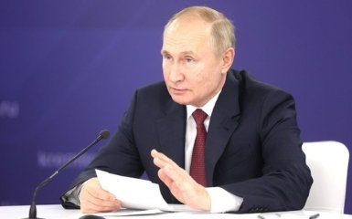 У Путіна нарешті назвали офіційну дату переговорів США та РФ