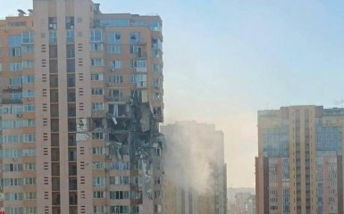 В Киеве ракета попала в жилой дом