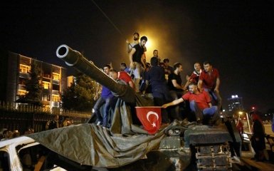 Провальний переворот в Туреччині: стало відомо про безпрецедентні заходи в Стамбулі