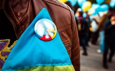 С лопаты не ем: соцсети жестко разругали флешмоб с завтраком на границе