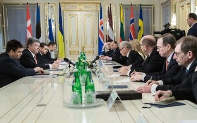 Парламент сделал важный шаг для построения независимой системы судов - Порошенко