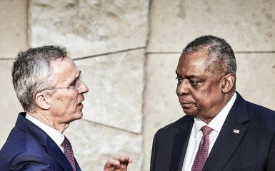 Столтенберг та Остін