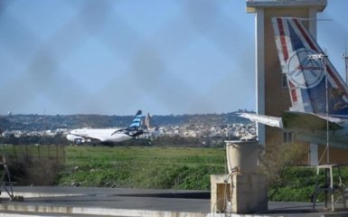 Захват ливийского лайнера: угонщики согласились на серьезный шаг, появились новые фото