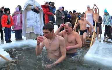 Цього року на Водохреще краще не пірнати