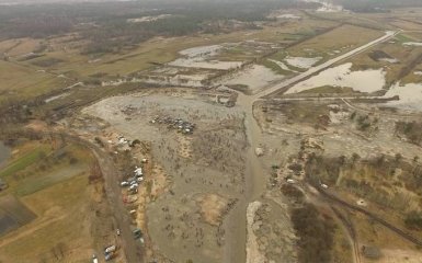 Соцсети поразил масштаб нелегальной добычи янтаря в Украине: появились фото