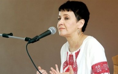 Оксана Забужко читает письма Леси Украинки: эксклюзивная прямая трансляция из "Книгарні "Є"