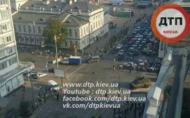 В Киеве из-за военной техники образовалась большая пробка: опубликованы фото