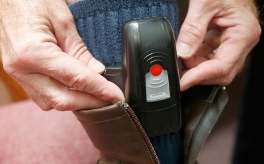 В Германии предлагают обязать радикальных мусульман носить электронные браслеты