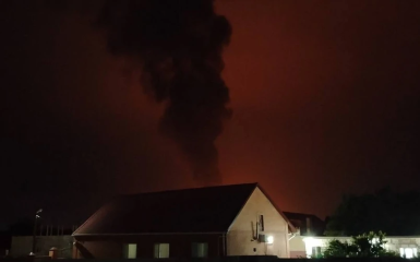 Fire engulfs fuel storage facility in Russia