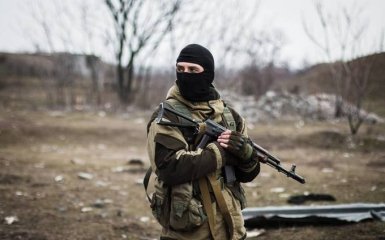 На окупованому Донбасі розлючені люди побили солдатів Путіна