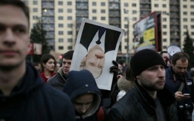 На акциях протеста в Беларуси дрались и кричали "Позор" российским СМИ: появились видео