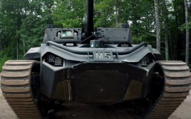 У США випробували безпілотний танк з бойовою зброєю
