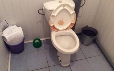 Туалет на Донбассе вызвал волну возмущения в сети: появились фото