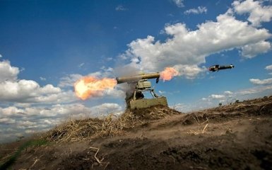 Війну на Донбасі знову показали з повітря: з'явилося відео