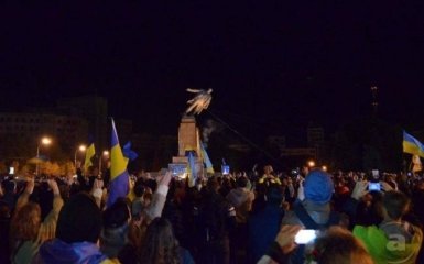 Україна залишилася без Леніна: історик розповів про знесення пам'ятників