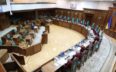 КСУ обвинил Зеленского в превышении полномочий и угрожает наказанием